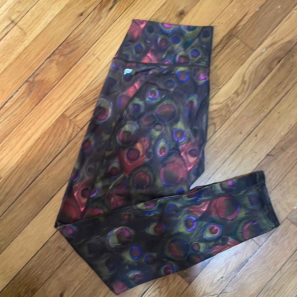 Fabletics leggings size large in peacock design